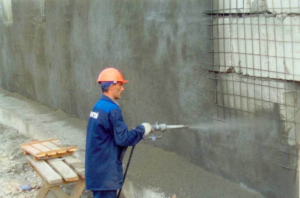 Процесс напыления бетона