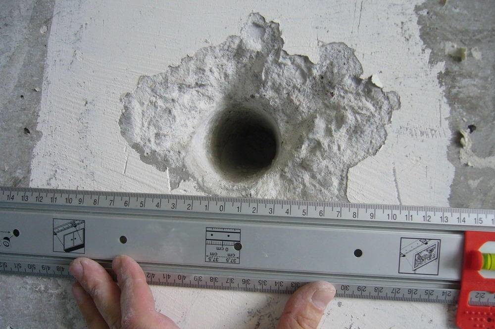 Замер дыры в бетонной стене
