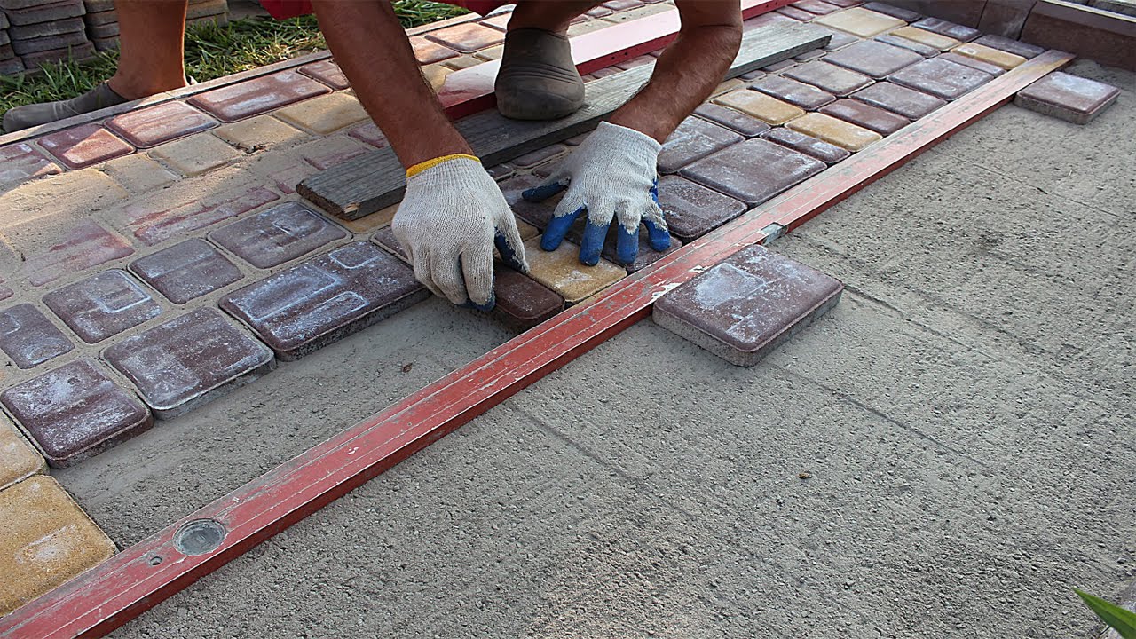 Укладка плитки на улице поверх бетона