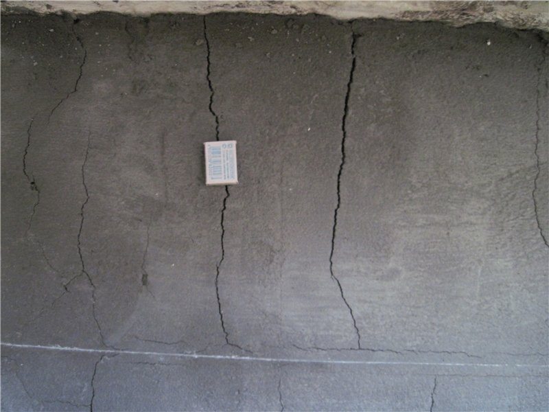 осадочная трещина в бетоне